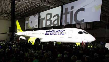 Bombardier übergibt erste CS300 an airBaltic