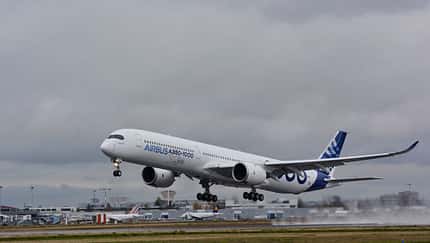 A350-1000 hebt zum Erstflug ab