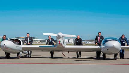Brennstoffzellenflugzeug HY4 fliegt