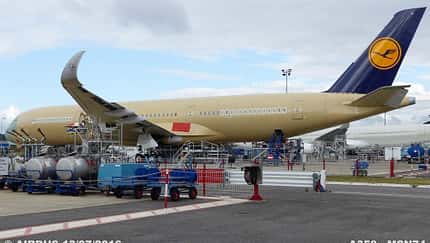 Erste A350 für Lufthansa verlässt die Halle
