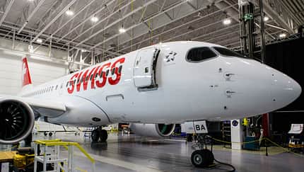 Bombardier übergibt erste CSeries an Swiss