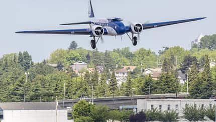 Boeing 247D landet im Museum of Flight