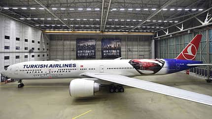 Turkish Airlines 777 wirbt für Superhelden-Film