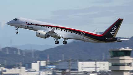 Mitsubishi Regional Jet startet zum Erstflug