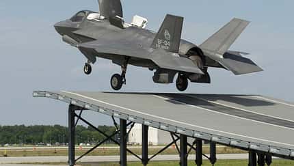 F-35B startet erstmals über Rampe