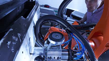 Reparatur von CFK-Bauteilen bei Lufthansa Technik
