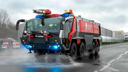 High-Tech-Fahrzeuge der Flughafenfeuerwehren