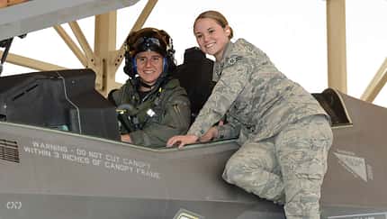 Erste F-35 Testpilotin der USAF