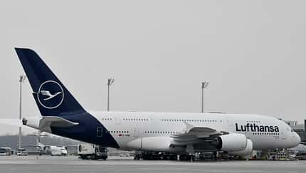 Erster umlackierter Lufthansa-A380 landet in München
