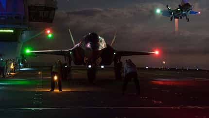 Fighter jets begin night flights on HMS Queen Elizabeth