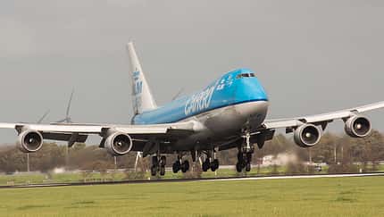 Boeing 747 von KLM verliert Landeklappe