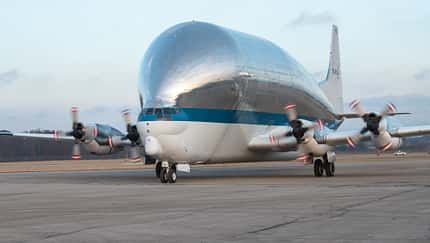 Sturm beschädigt die einzige Super Guppy der Welt 