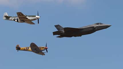 F-35A, Spitfire Lockheed Martin F-35A Vorführung mit P-51 und Spitfire.