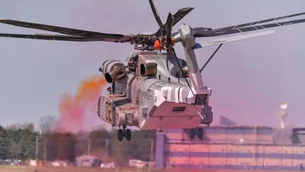 Sikorsky CH-53K testet neue Abgasdüsen.