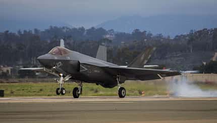 Die erste F-35C Lightning II für das US Marine Corps traf am 21. Januar 200 in Miramar ein. Sie gehört zur VMVA-314 "Black Knights".