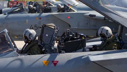 Tornado-Crews der Luftwaffe vor dem Start.