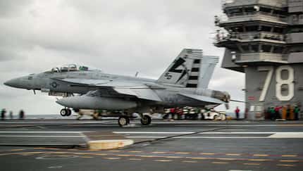 USS "Gerald R. Ford" Flugzeugstart- und Landeversuche im Januar 2020.
