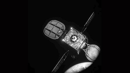 Die beiden Satelliten Northrop Grumman MEV-1 und Intelsat-901 kurz vor dem Docken.