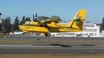 Viking CL-415EAF fliegt