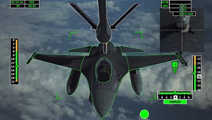 Automatische Luftbetankung einer F-16 mit dem A3R-System von Airbus.