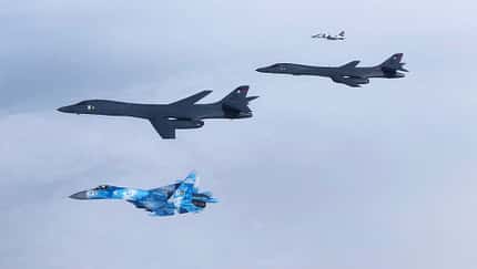 B-1B Lancer trainieren über dem Schwarzen Meer