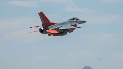 Die erste auf der Davis-Monthan umgerüstete QF-16 beim Start. 