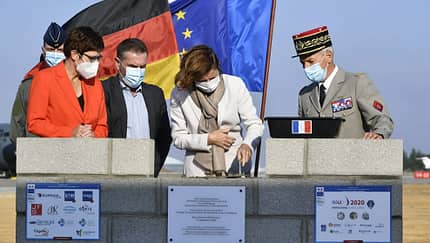 Symbolische Grundsteinlegung für die deutsch-französische C-130J-Staffel in Evreux am 17. September 2020.