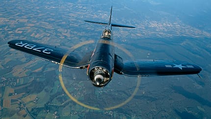 Chance Vought F4U-4 Corsair: air to air