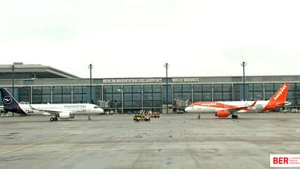 Die ersten Flugzeuge am BER am 31. Oktober 2020.