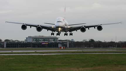 A380 mit Rauch in Cockpit und Kabine