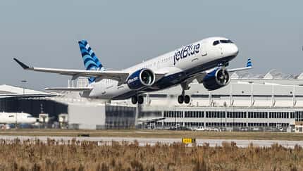 Der erste A220-371 für JetBlue flog am 9. Dezember 2020 in Mobile zum ersten Mal.
