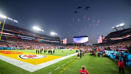 Das war der Bomber-Überflug zum Super Bowl
