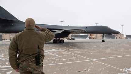 Die US Air Force mustert 17 ihrer B-1B Lancer aus. Als erstes Flugzeug wurde die 85-066 von Ellsworth AFB nach Davis-Monthan AFB in Arizona überführt.