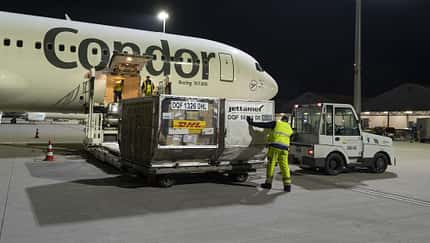 Condor fliegt mit der 767-300 Fracht für DHL ab Leipzig.