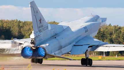 Tu-22M3 und Su-34 lassen Bomben regnen