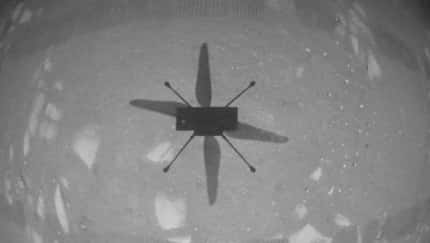 Mars-Helikopter fliegt erstmals