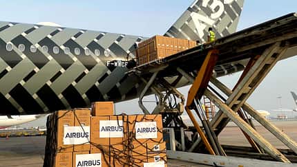 A350-Prototyp liefert Hilfsgüter nach Indien