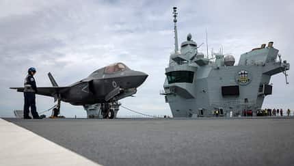 F-35B weiht Großbritanniens neuen Träger ein