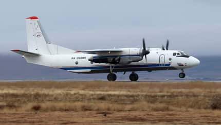 Antonow An-26 prallt gegen Klippe - keiner überlebt