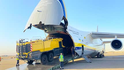 Wie viele Feuerwehr-Trucks passen in eine An-124?