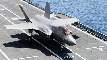 Erstmals landet eine italienische F-35B auf der Cavour