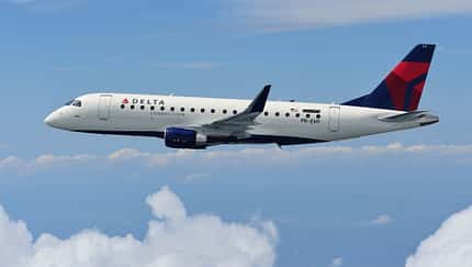 SkyWest betreibt eine große Flotte von Embraer E175 als Zubringer für Delta Air Lines. 