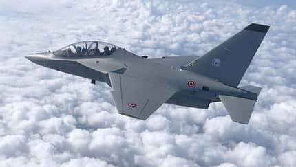 Leonardo M-346 (bei der italienischen Luftwaffe als T-346A bezeichnet).