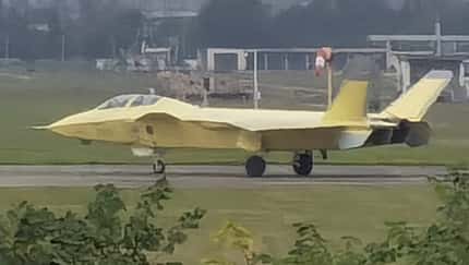 Der welterste Stealth Fighter-Zweisitzer kommt aus: China