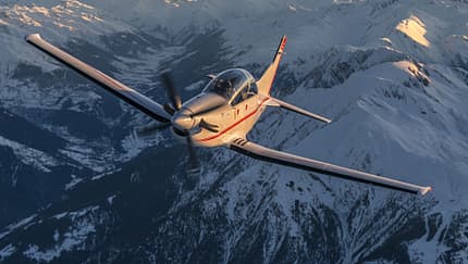 Pilatus stellt auf der Dubai Airshow erstmals die PC-7 MKX vor.
