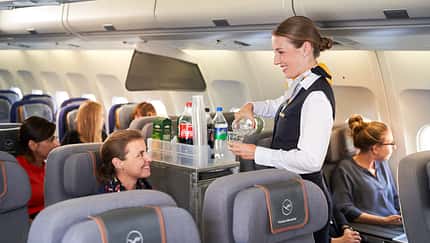 Lufthansa verkauft Snacks und Alkohol auf der Langstrecke