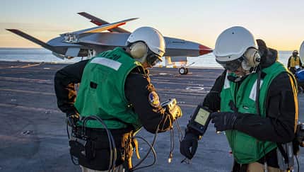 Boeing MQ-25 T1 bei Tests auf dem Deck der USS "George H.W. Bush" im Dezember 2021. 