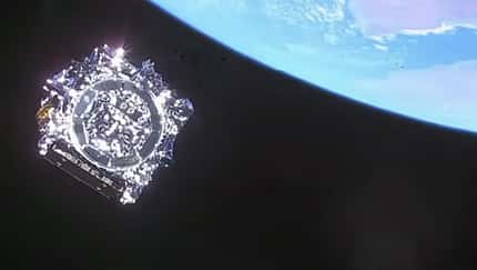 Webb-Teleskop nach der Trennung von der Ariane 5.