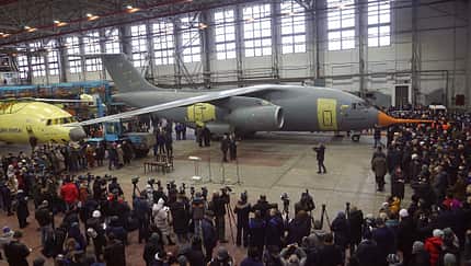 Rollout der Antonow An-178-100R Nr 001 am 28. Dezember 2021. 