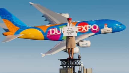 Stuntfrau trifft auf A380 - in 829 Metern Höhe!
